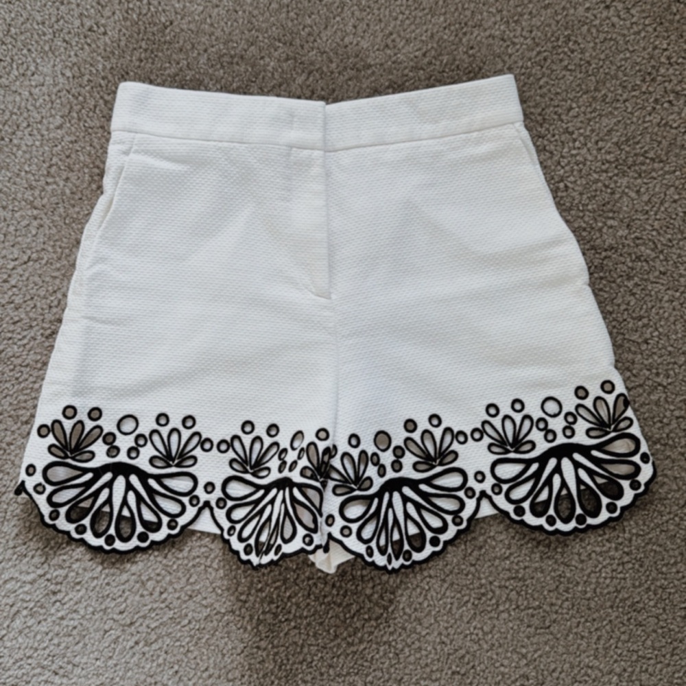 Emilio Pucci Shorts In White/Black - Picture 7 of 13